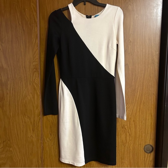 Alice and Olivia Josefina Shoulder Cut-Out Bodycon dress - Picture 3 of 6